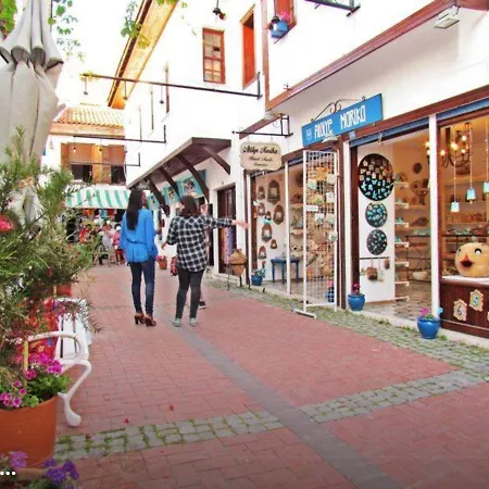 Rodina Aparthotel *