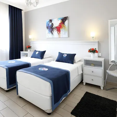 Rodina Aparthotel *