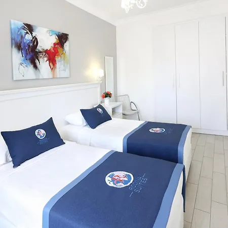 Rodina Aparthotel *