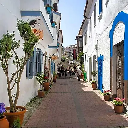 Ξενοδοχείο με διαμερίσματα Rodina 4*